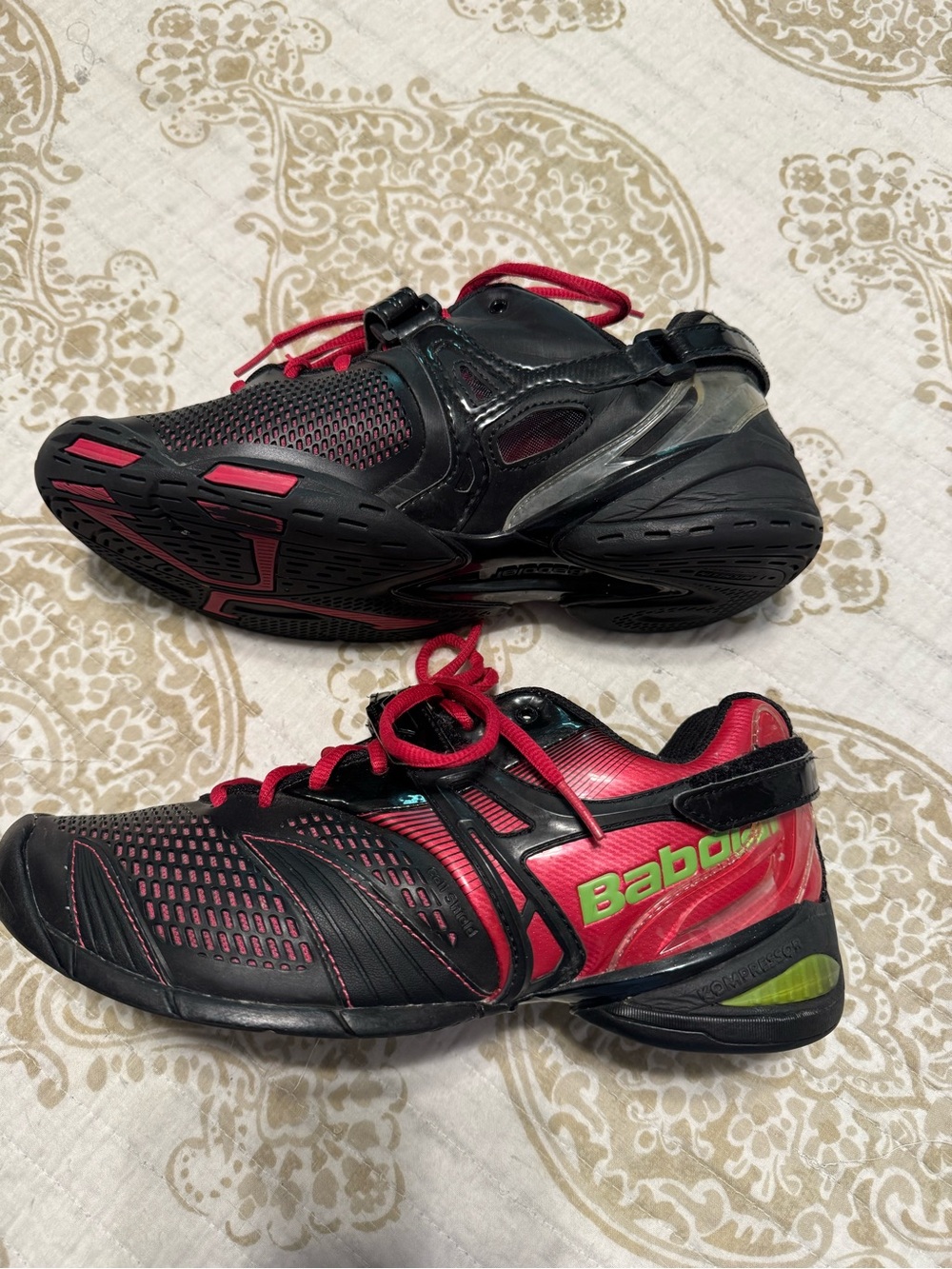 Babolat ProPulse Lady 3 Women’s Black Athletic Sneakers with Red Accents